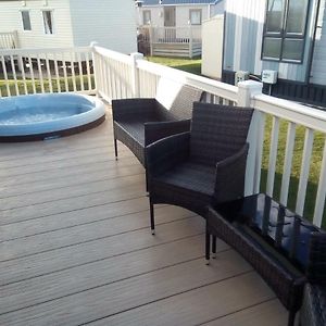 Premium Accomodation With Hot Tub, Tattershall Lakes Country Park